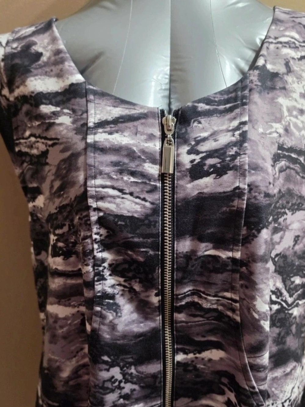 $70 Jennifer Lopez Black & Gray Marble-Print Zip Front Dress Sz 18w